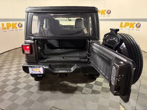Used 2025 Jeep Wrangler Unlimited Sport AWD/4WD image 9