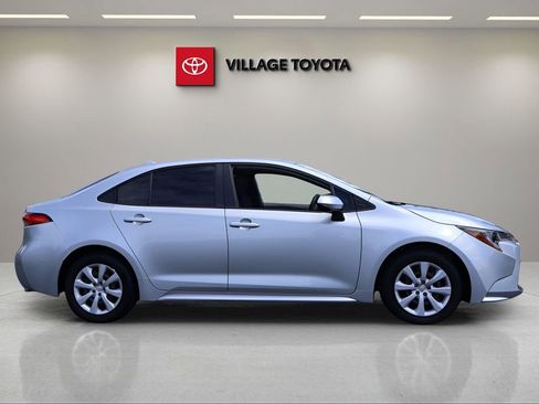 Certified 2022 Toyota Corolla LE FWD image 6