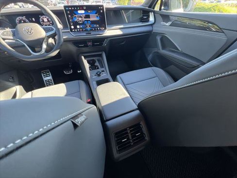 New 2025 Volkswagen Tiguan SE R-Line image 20