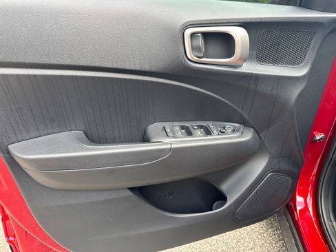 New 2025 Hyundai Venue SEL FWD image 11