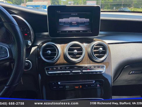 Used 2019 Mercedes-Benz GLC 300 4MATIC image 16