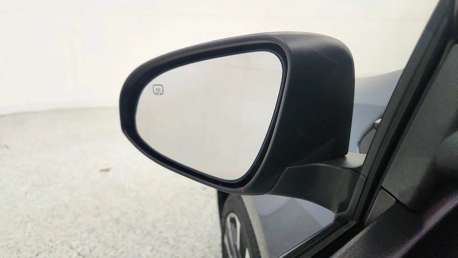 Used 2018 Toyota Corolla SE w/ SE Premium Package FWD image 16