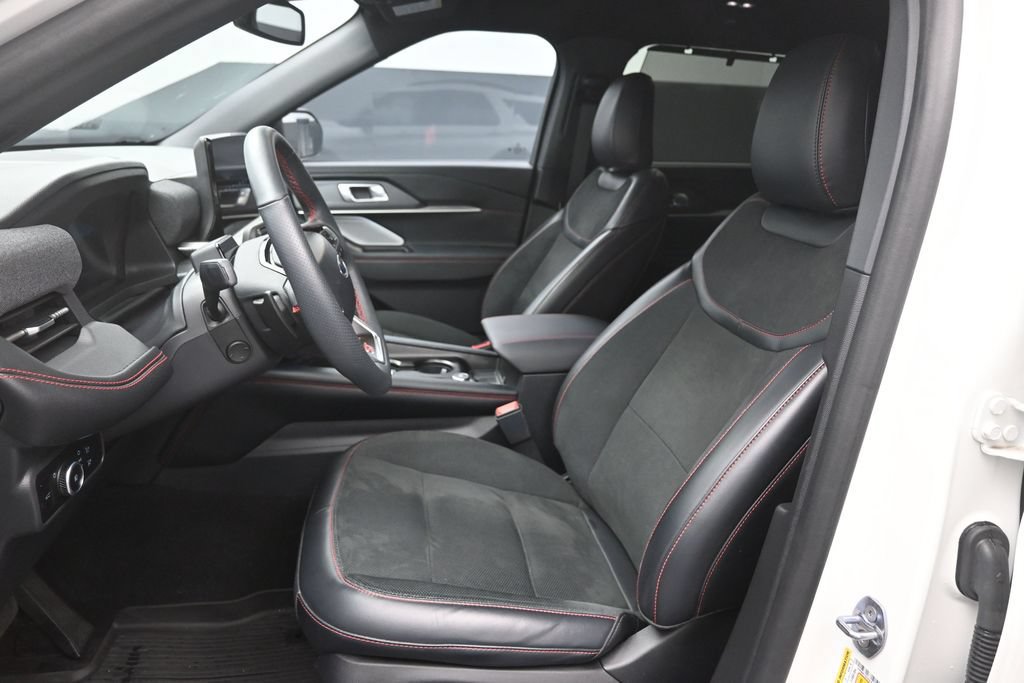 Used 2025 Ford Explorer ST RWD image 18