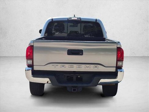 Used 2018 Toyota Tacoma TRD Off-Road AWD/4WD image 7