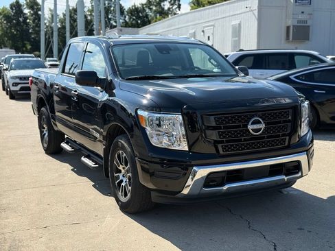 Used 2023 Nissan Titan SV w/ SV Convenience Package AWD/4WD image 4