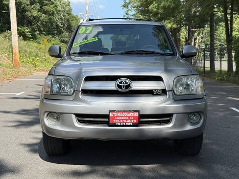 Used 2007 Toyota Sequoia SR5 AWD/4WD image 2