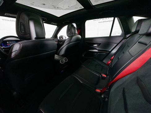 Used 2024 Mercedes-Benz GLC 43 AMG 4MATIC image 25