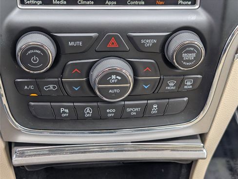 Used 2018 Jeep Grand Cherokee Limited AWD/4WD image 26