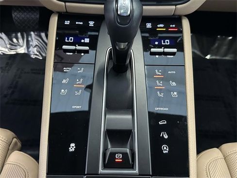 Used 2024 Porsche Macan image 23