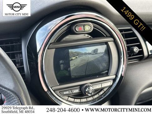 Used 2021 MINI Cooper 2-Door Hardtop image 30