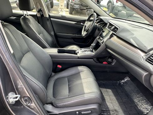 Used 2018 Honda Civic Touring image 15