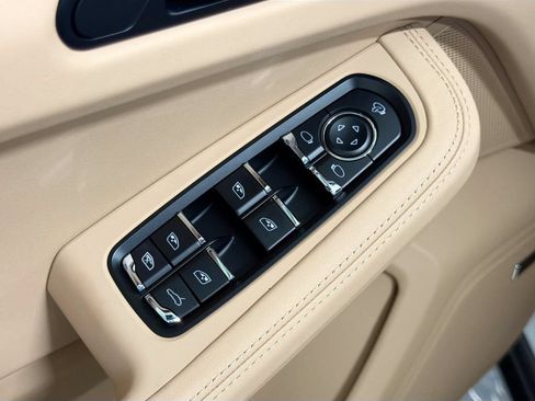 New 2026 Porsche Macan AWD/4WD image 19
