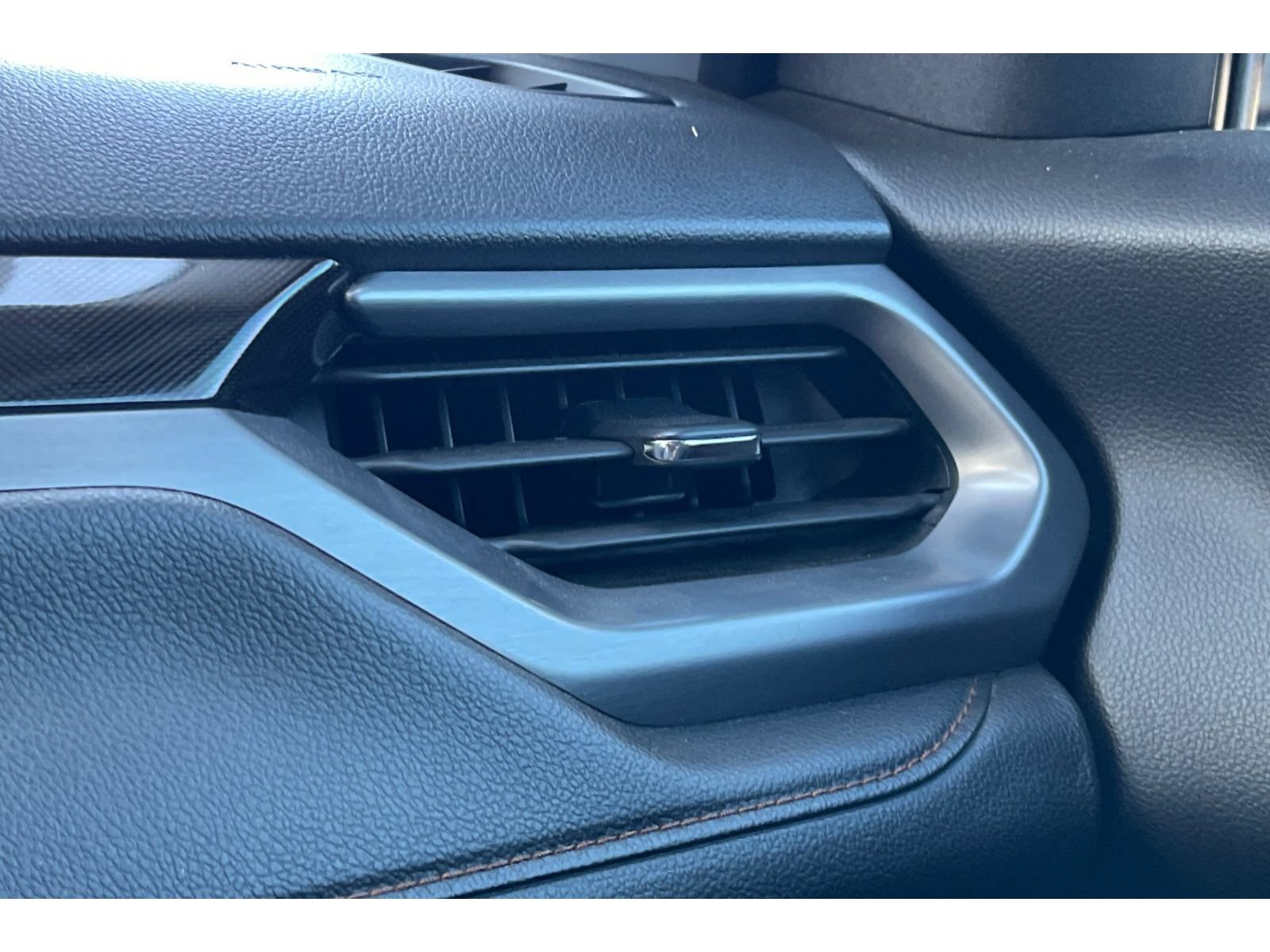 Used 2021 GMC Acadia AT4 w/ Technology Package AWD/4WD image 32