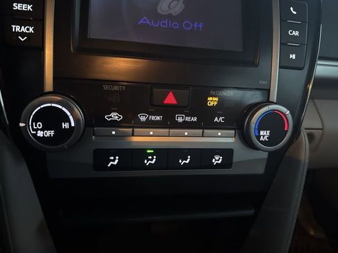 Used 2012 Toyota Camry LE image 24