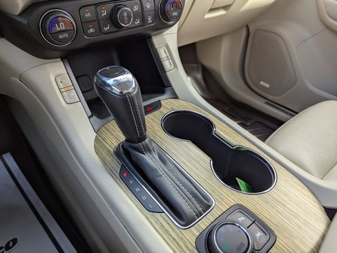 Used 2019 GMC Acadia Denali w/ Technology Package AWD/4WD image 25