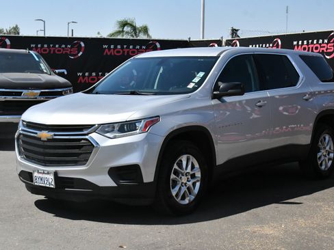 Used 2021 Chevrolet Traverse LS FWD image 3