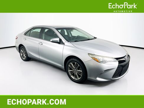 Used 2015 Toyota Camry SE FWD image 1