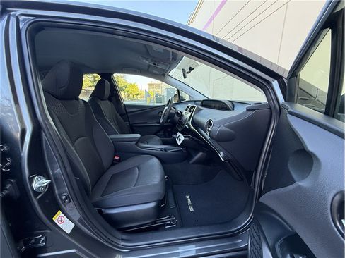 Used 2016 Toyota Prius Two FWD image 11