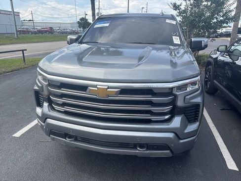Used 2025 Chevrolet Silverado 1500 High Country RWD image 2
