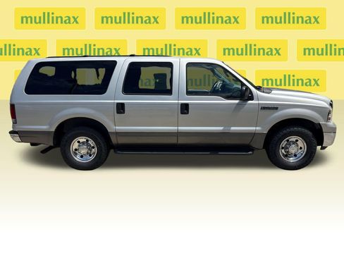Used 2005 Ford Excursion XLS RWD image 2
