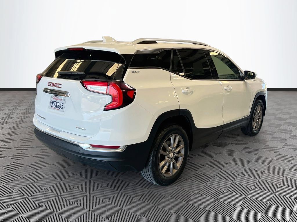Used 2024 GMC Terrain SLT AWD/4WD image 7