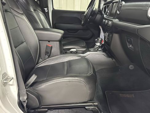 Used 2020 Jeep Wrangler Unlimited Sahara w/ Dual Top Group AWD/4WD image 11
