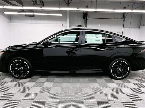 New 2026 Nissan Sentra SR w/ SR Premium Package FWD image 18