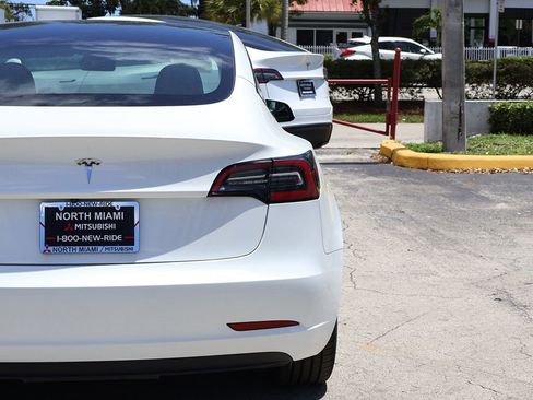 Used 2023 Tesla Model 3 Standard Range RWD image 16