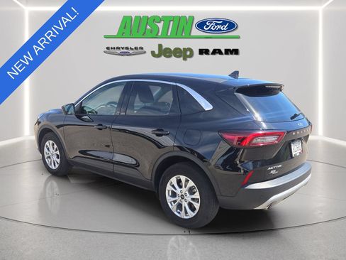 Used 2023 Ford Escape Active w/ Tech Pack #2 AWD/4WD image 3