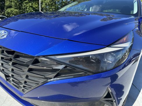 Used 2023 Hyundai Elantra Limited w/ Cargo Package FWD image 6