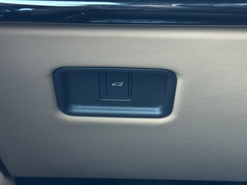 Certified 2023 Land Rover Range Rover SE image 32