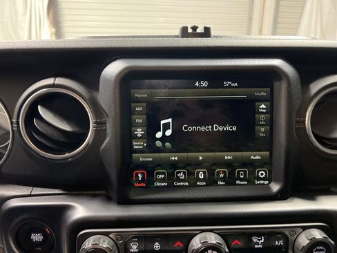 Used 2020 Jeep Wrangler Unlimited Sahara image 33