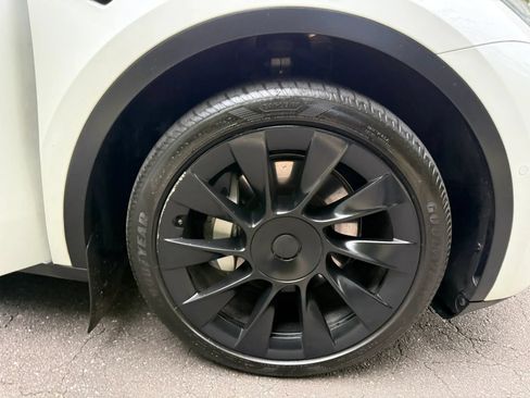Used 2022 Tesla Model Y Long Range AWD/4WD image 27
