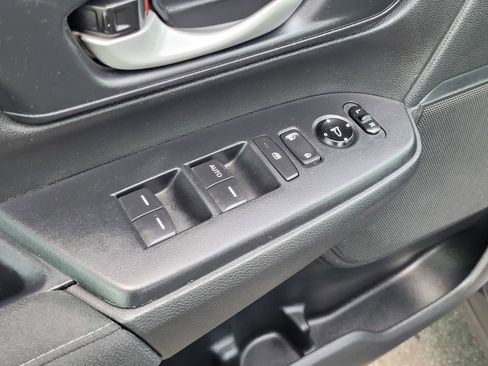 Used 2018 Honda CR-V LX image 17