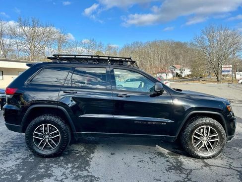 Used 2018 Jeep Grand Cherokee Trailhawk w/ Trailhawk Luxury Group image 9