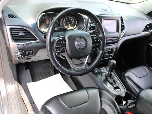 Used 2020 Jeep Cherokee Latitude Plus w/ Cold Weather Group image 9