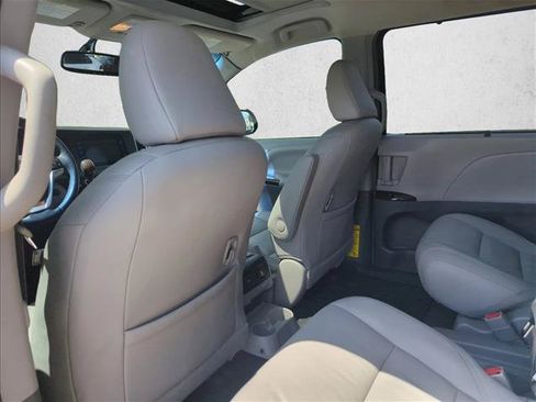 Used 2015 Toyota Sienna XLE Premium FWD image 23