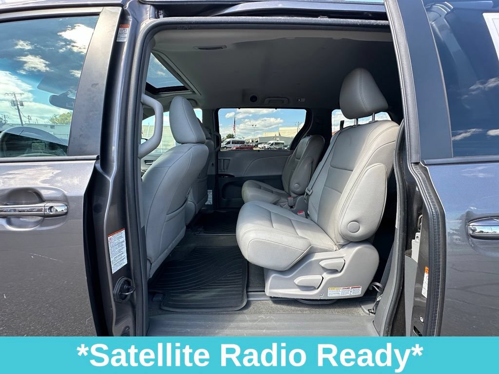 Used 2017 Toyota Sienna XLE FWD image 24