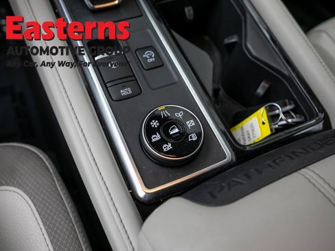 Used 2023 Nissan Pathfinder SL AWD/4WD image 20