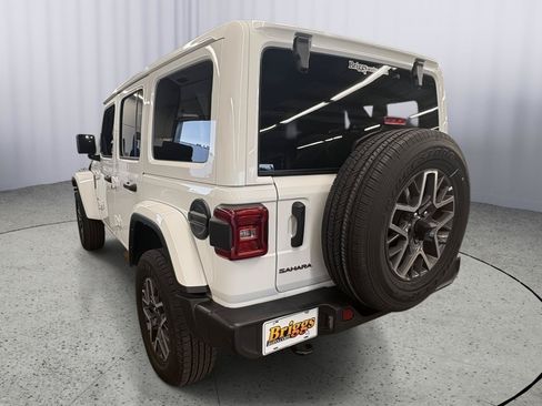 Used 2025 Jeep Wrangler Unlimited Sahara AWD/4WD image 3