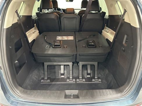 Used 2023 Kia Carnival EX FWD image 31