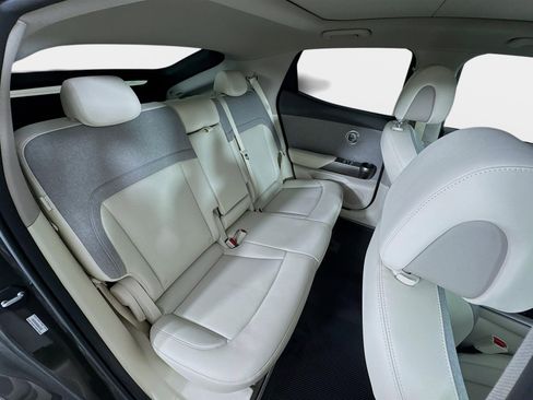 New 2024 Genesis GV60 RWD image 28