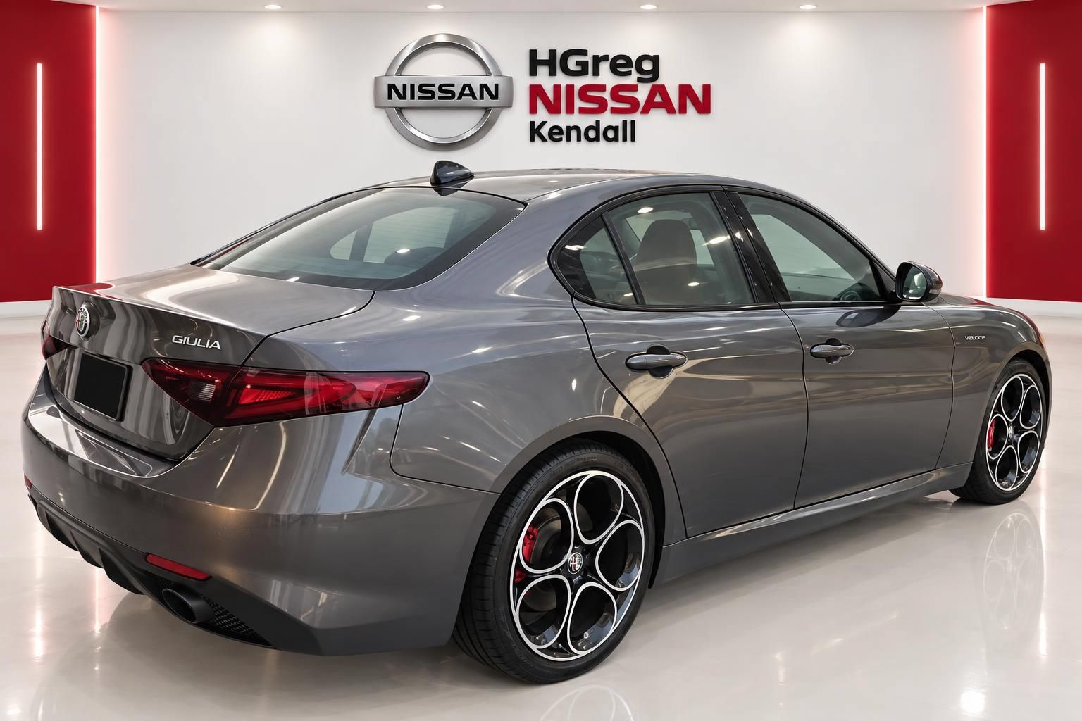 Used 2022 Alfa Romeo Giulia Veloce RWD image 4