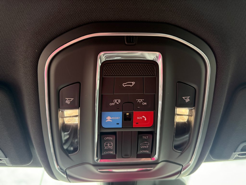 Used 2023 Jeep Grand Cherokee Altitude AWD/4WD image 21
