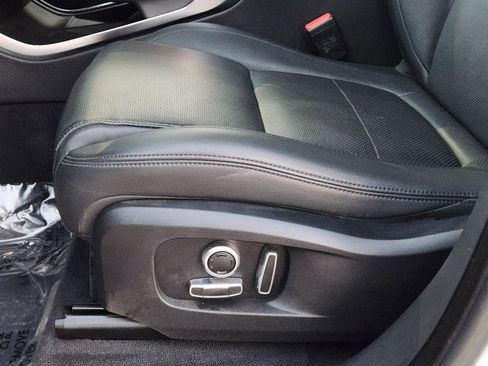 Certified 2022 Jaguar F-PACE S image 26