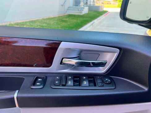 Used 2010 Chrysler Town & Country Touring Plus w/ Safetytec Group FWD image 21