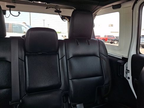 Used 2025 Jeep Wrangler Unlimited Sahara AWD/4WD image 21