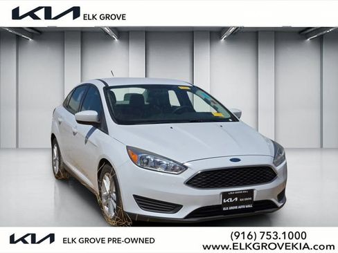 Used 2018 Ford Focus SE FWD image 1