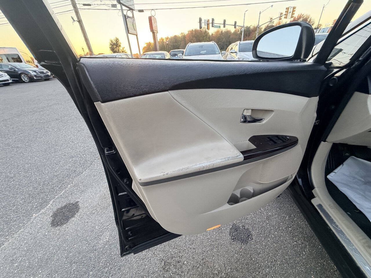 Used 2010 Toyota Venza AWD w/ Convenience Pkg image 32