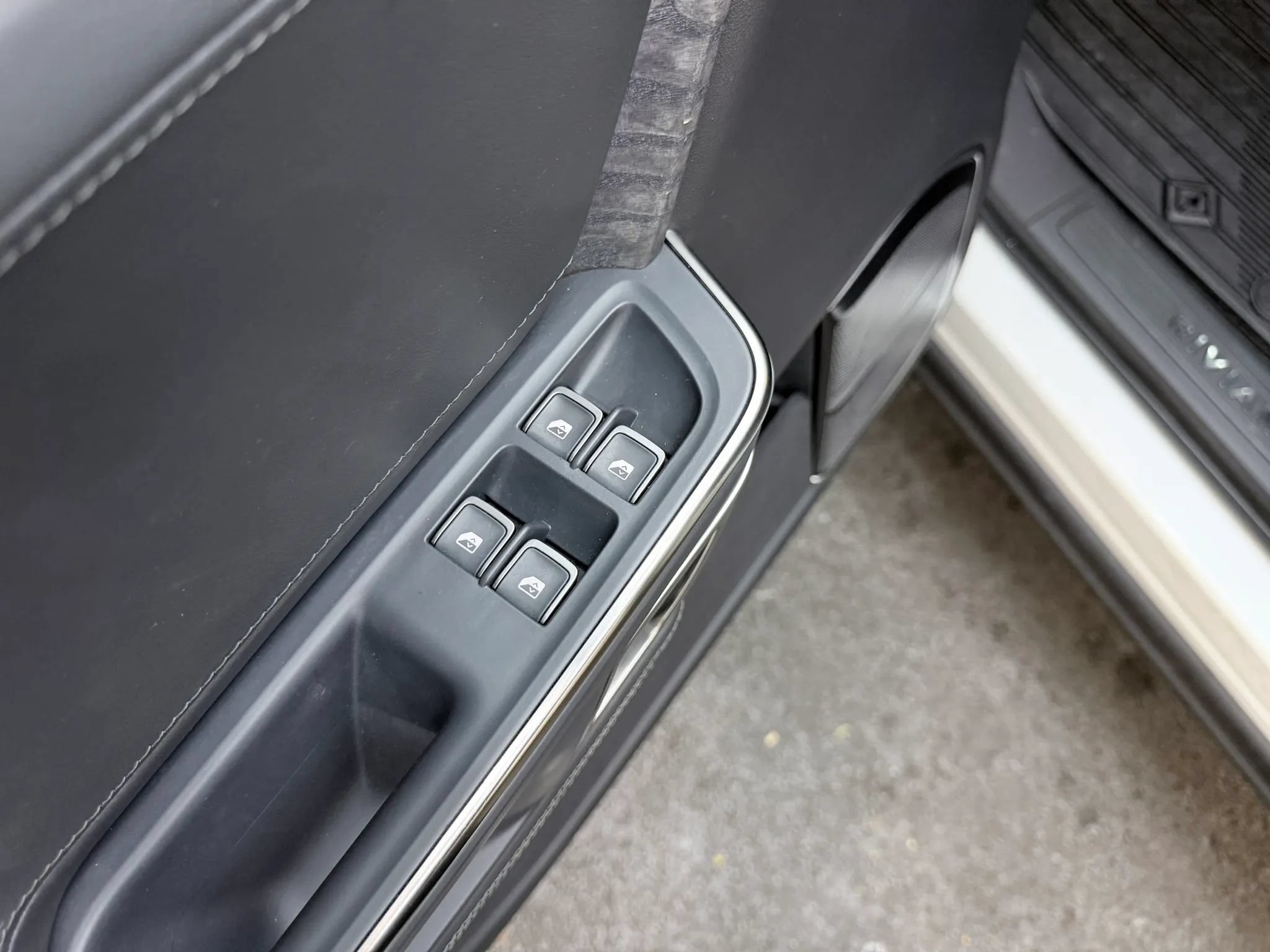 Used 2022 Rivian R1S Launch Edition Quad AWD/4WD image 15